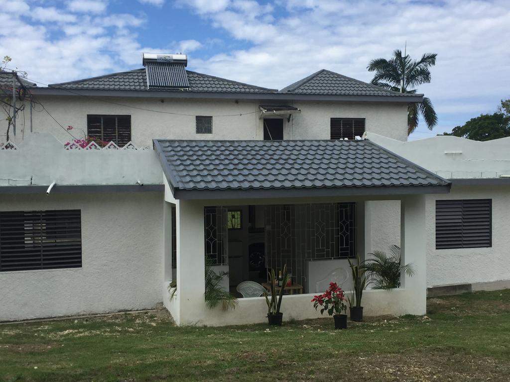 Ancella'S Garden Apartment-Beach-5Min Drive, 1 Hr Montego Bay, 25 Mins Ocho Rios, Continental Breakfast Runaway Bay Exteriör bild